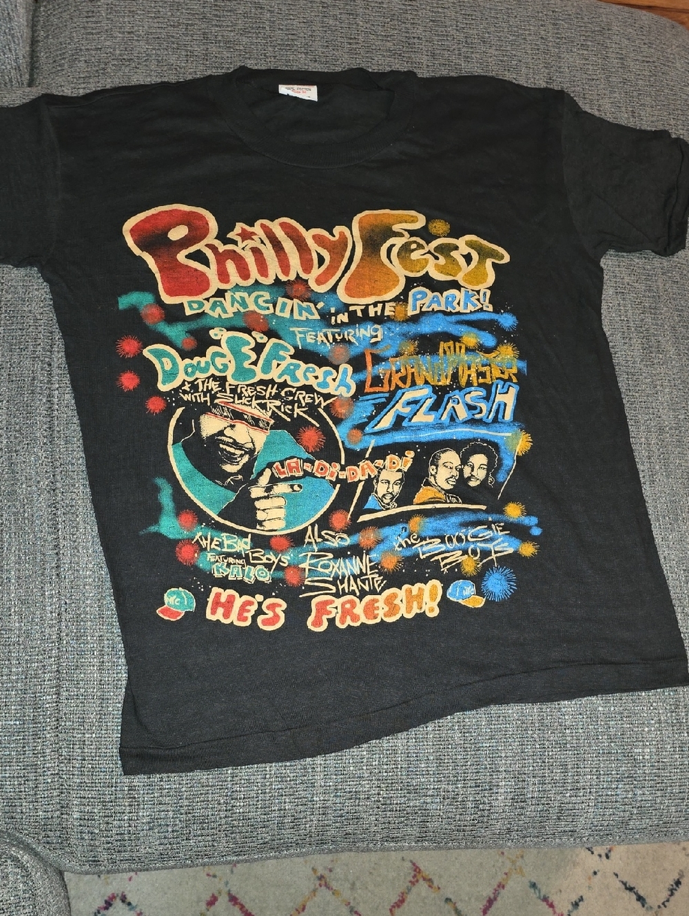VINTAGE, Womens MEDIUM 'Philly Fest' Graphic Tee